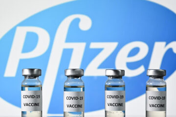 Reino Unido advierte evitar vacuna de Pfizer a personas con alergias