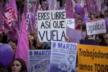 Cierran accesos al Zócalo previo a marcha de mujeres por el 8M