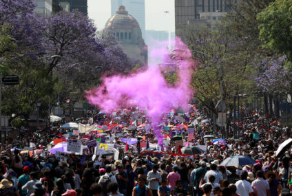 “Ni una menos”: miles de mujeres marchan en CDMX y estados