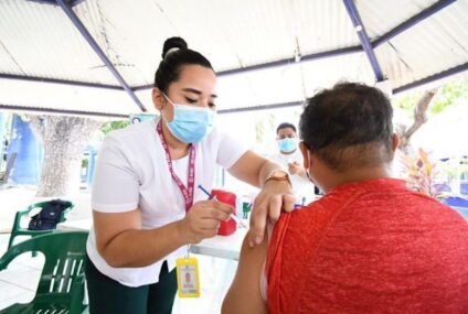 Más de 112 mil trabajadores de la educación vacunados contra COVID-19: IMSS Chiapas
