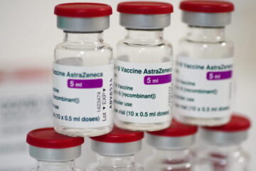 Primeras vacunas de AstraZeneca envasadas en México serán liberadas esta semana