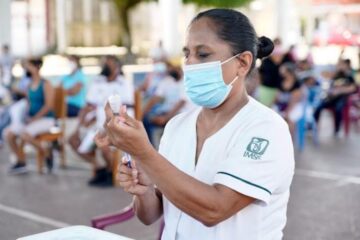 Inicia inmunización anti COVID-19 en comunidades apartadas de Chiapas
