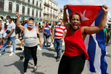 Histórica protesta nacional en Cuba: “abajo la dictadura”, gritan