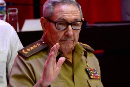 Raúl Castro reaparece en Cuba; Gobierno limita internet tras protestas
