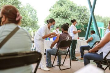 Vacunación anti COVID-19 en Chiapas supera el 45 % de cobertura