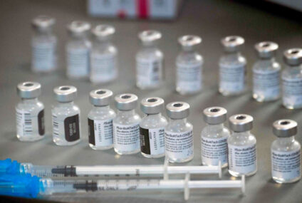 Pfizer prevé regreso a una ‘vida normal’ en un año gracias a la vacuna contra covid-19