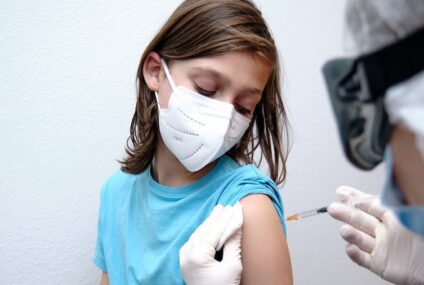 Vacunarán contra COVID a niños y jóvenes de 12 a 18 años en Nuevo León