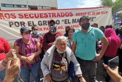 Familiares de retenidos en Pantelhó se manifiestan en Palacio de Gobierno