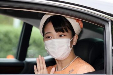 La princesa japonesa Mako se casa con su prometido plebeyo y renuncia a su estatus real