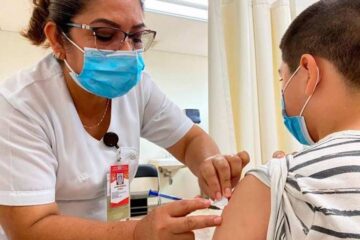 Primer menor con factor de riesgo, se vacuna contra Covid-19 en Chiapas