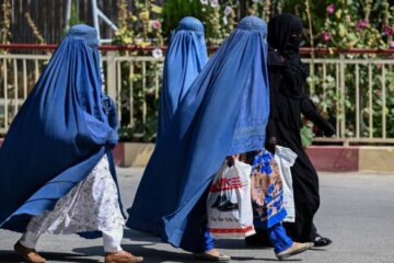 Mujeres de Afganistán que viajen más de 72 km, deberán hacerlo con acompañante