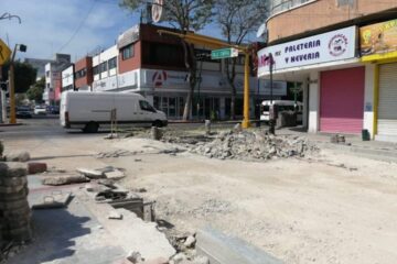 Trabajos en calle central de Tuxtla continúan, piden extremar precauciones ante accidentes