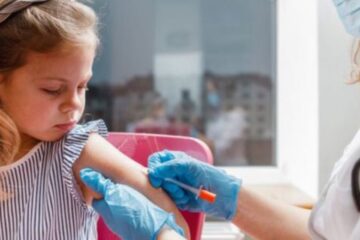 Moderna dice que ensayos de su vacuna infantil contra Covid-19 resultaron un éxito