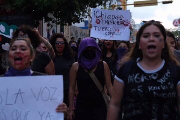 Marcha por feminicidios termina de manera pacífica en Tuxtla