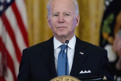 Biden anuncia que EE.UU. enviará a Ucrania «sistemas de cohetes y municiones más avanzados», pero sin buscar «una guerra entre la OTAN y Rusia»