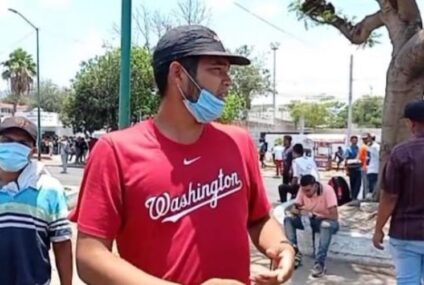 Se cansan de parecer invisibles: personas migrantes protestan ante el Inami en Tuxtla