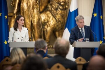 Finlandia confirma su solicitud a la OTAN; Suecia se acerca y Rusia reacciona