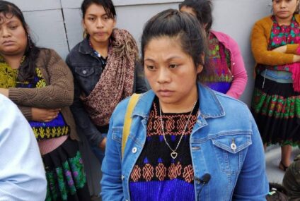 Desplazados de Chenalhó desde la Plaza Central de Tuxtla exigen reubicación