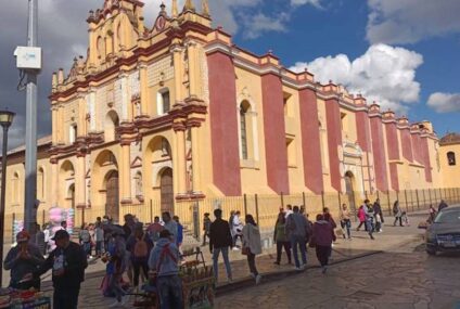 Pese a afluencia de turistas, cierran puertas de la Catedral de San Cristóbal