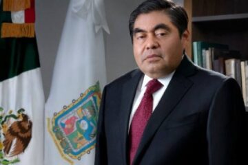 Tras muerte de Miguel Barbosa, ¿quién queda al frente del Gobierno de Puebla?