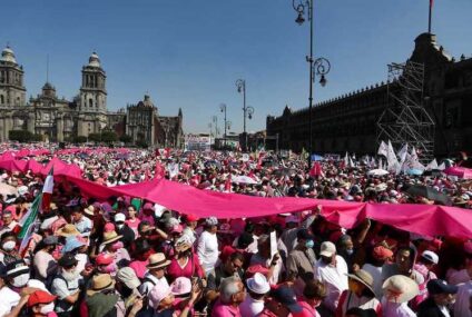 Más de 100.000 personas marchan en México contra el Plan B