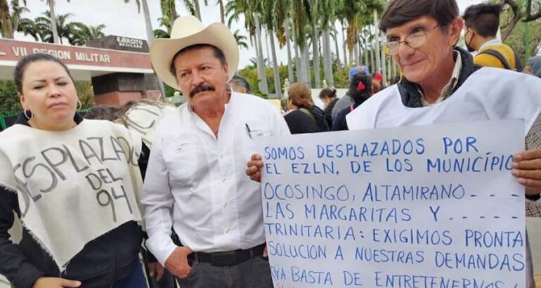 Desplazados por el EZLN exigen a AMLO la indemnización de sus tierras