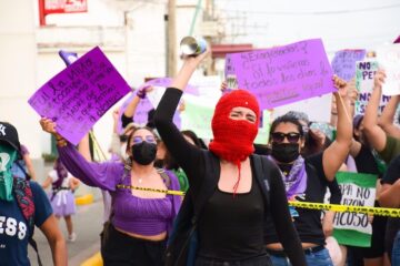 Concluye marcha de mujeres con mitin en la Plaza Central de Tuxtla