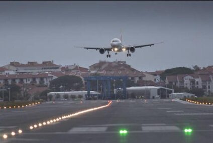 AICM reporta impacto entre dos aviones que circulaban en pista; descartan daños entre pasajeros