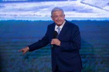 López Obrador insiste en que las obras del Tren Maya no se detendrán pese a la orden de un juez de suspender la deforestación en cuatro tramos