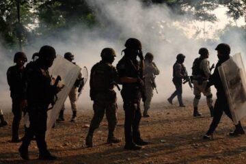 Autoridades repliegan a bloqueadores y logran ingresar a Frontera Comalapa