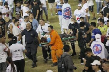 Deja al menos 12 muertos estampida humana en estadio de futbol de El Salvador