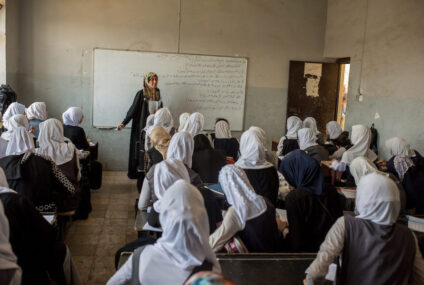 Envenenan a 77 niñas en escuelas de Afganistán