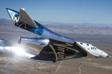 El primer vuelo comercial al espacio de Virgin Galactic acelera la carrera espacial de millonarios