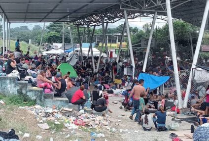 Caravana de migrantes llega a Huixtla, exigen atención del INM