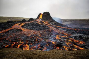 Islandia en estado de alerta: desalojan la ciudad de Grindavik por temor a una erupción volcánica