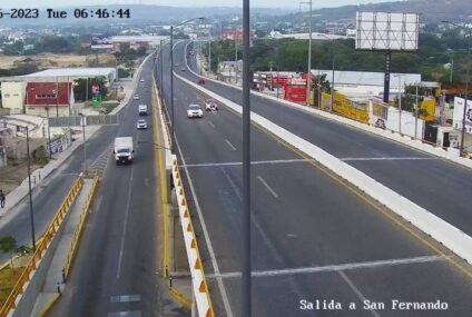 Interrupción vial en la Torre Chiapas: Policía de tránsito coordina rutas alternas
