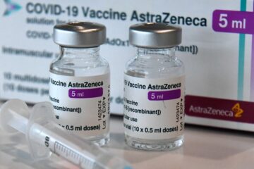 AstraZeneca admite en tribunal que su vacuna contra covid-19 puede provocar trombosis, según medio británico