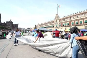 CNTE levanta plantón en el Zócalo tras recibir respuesta del gobierno federal
