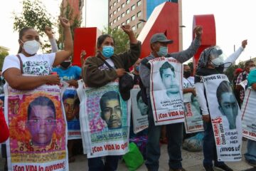 Caso Ayotzinapa: padres de los 43 desaparecidos realizan trabajos de búsqueda en el 27 Batallón de Infantería