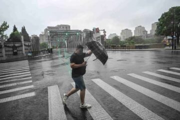 Tifón Bebinca llega a Shanghái, la tormenta más fuerte que ha azotado la ciudad desde 1949