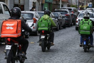 Repartidores no quieren ser empleados de plataformas digitales; buscan diálogo de regulación