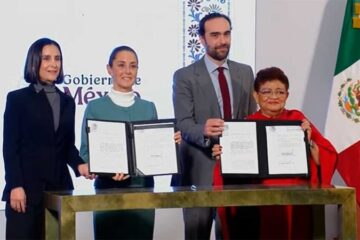 Sheinbaum firma los decretos de reforma de Pemex y CFE y de trenes de pasajeros