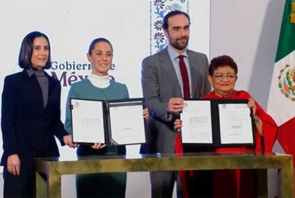 Sheinbaum firma los decretos de reforma de Pemex y CFE y de trenes de pasajeros