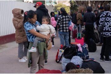 “Un día de luto”: Dolor y frustración invade a migrantes de Nogales tras cancelación de aplicación CBP One