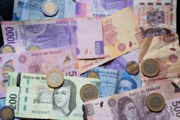 El peso mexicano cae un 2% frente al dólar tras el anuncio de los aranceles