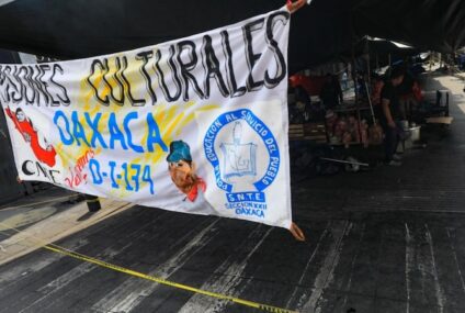 CNTE mantiene plantón en el Zócalo; alista nuevas marchas en la CDMX pese a diálogo con Segob