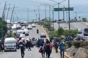 Maestros paralizan Chiapas; sin solución planean bloqueo en estos meses