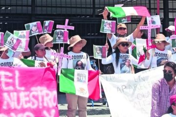 Colectivo «Madres en Resistencia» mantiene bloqueo y plantón afuera de Fiscalía de Chiapas