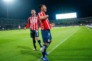Chivas consigue triunfo agónico y Pumas agudiza la mala racha
