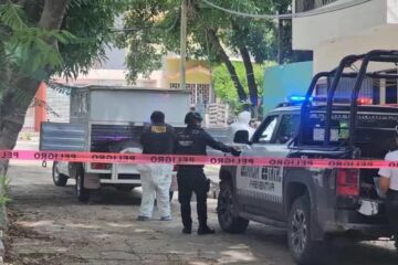 Hallan muerto y ensangrentado a adulto mayor dentro de su casa en la colonia Renovación